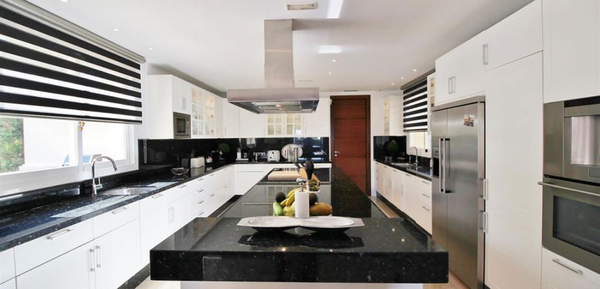 La Cerquilla, Luxury villa
