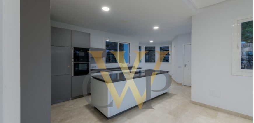 Villa for sale in La Mairena – Elviria