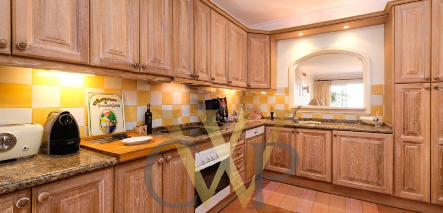 APARTMENT IN BENAHAVIS